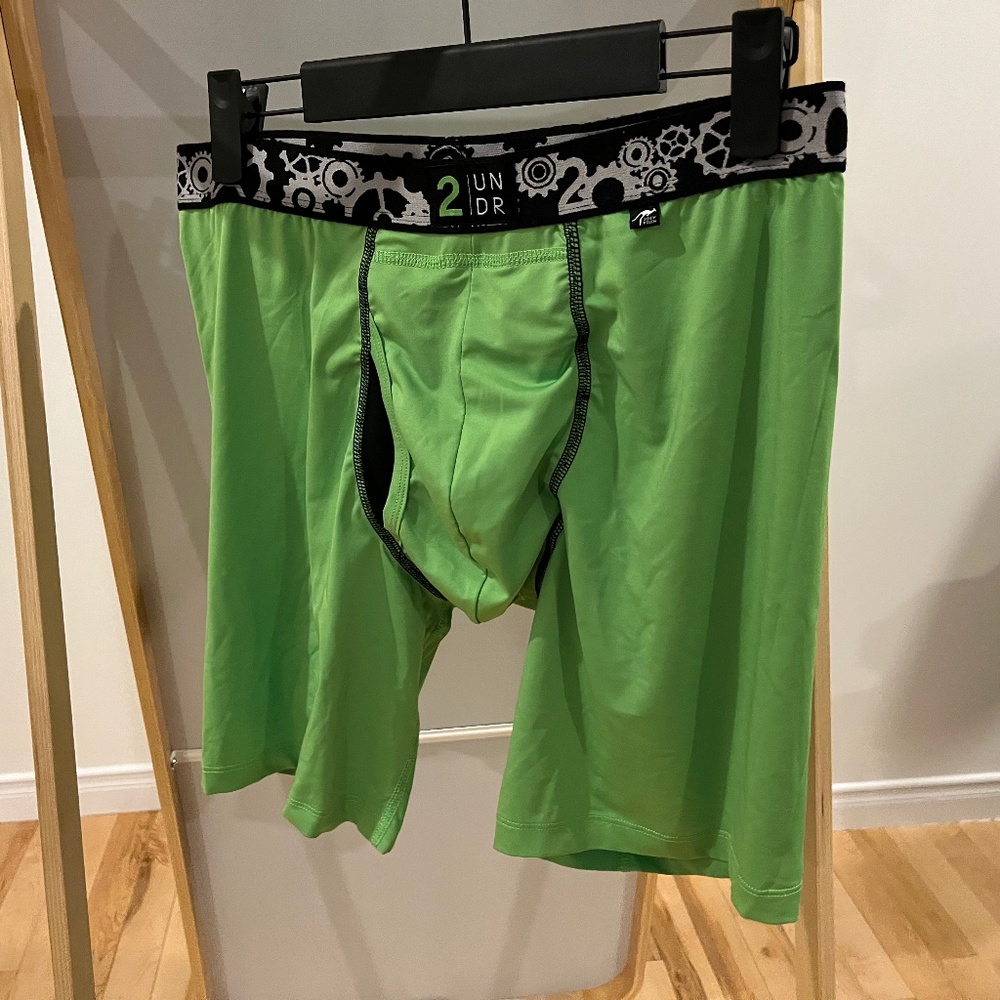 2 undr M pouch briefs